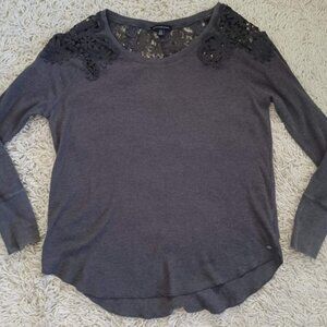 American Eagle Thermal Top M Gray Lace Shoulder Long Sleeve Waffle Knit Shirt